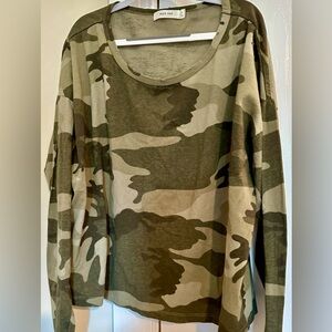 Mod Ref designer women’s‎ distressed camo cropped long sleeve T-shirt small